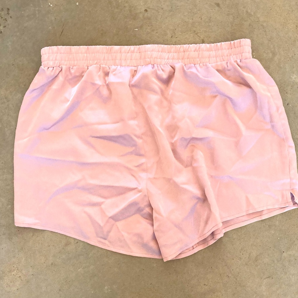 Ellison large silky poly tap
Shorts for sleep
